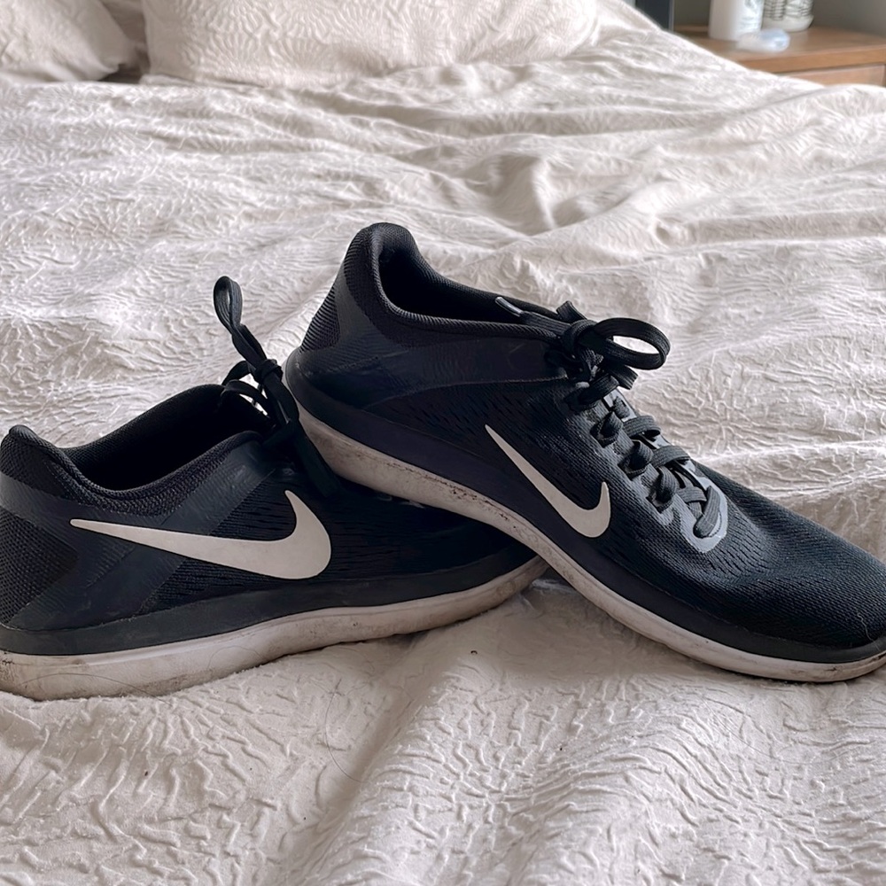Nike 7.5 sneakers